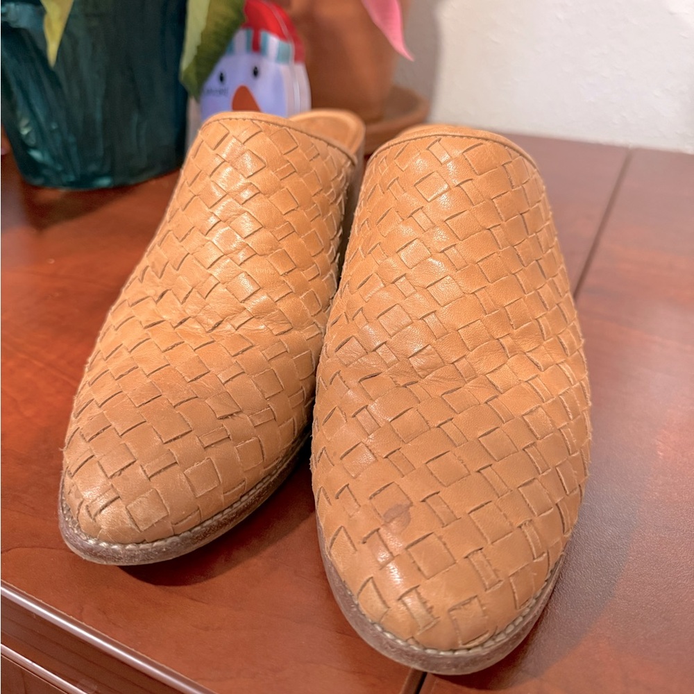 Madewell woven leather mules size 9.5